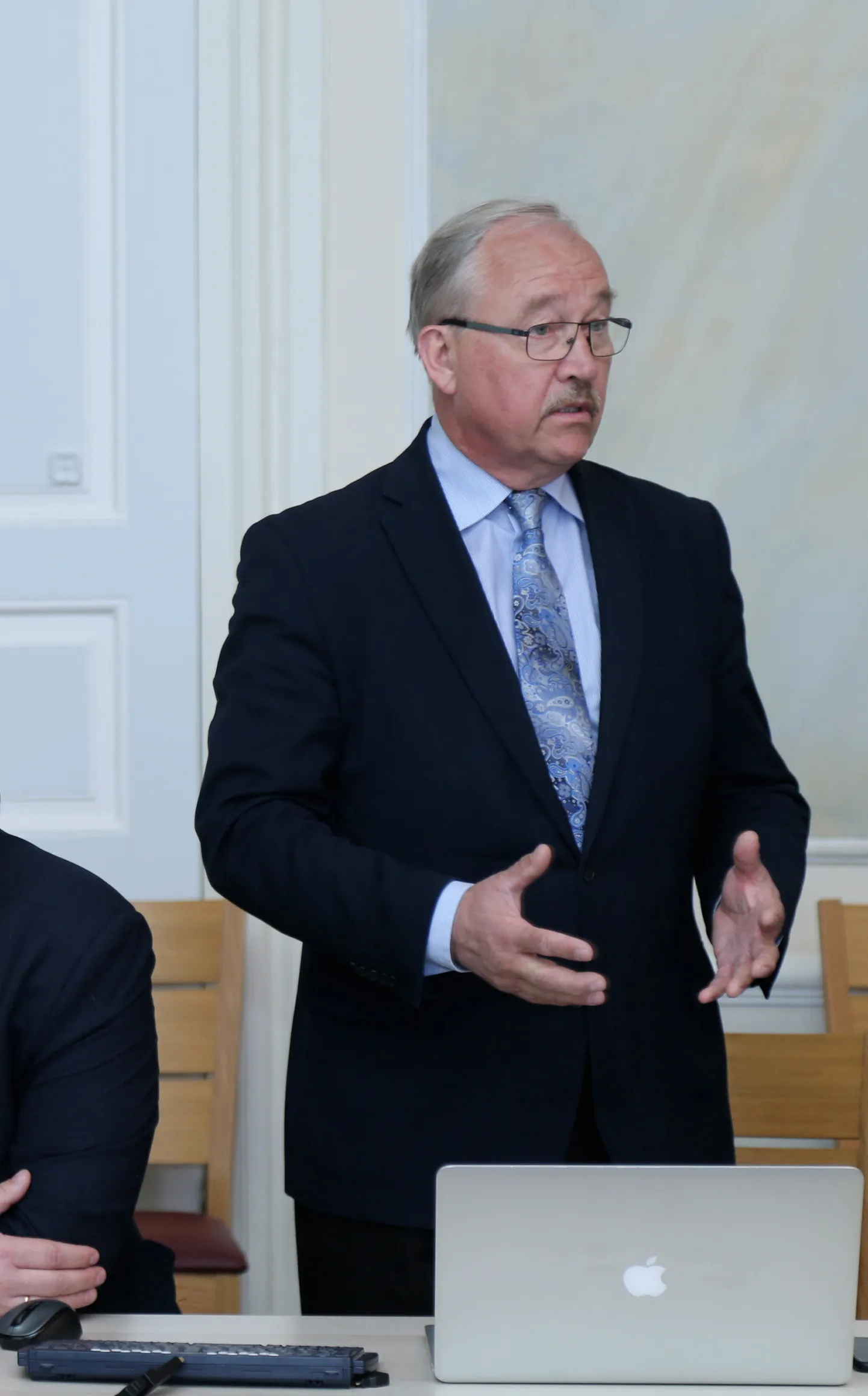 Tartu ülikooli professor Ülo Mander ütleb, et kavandatava tselluloosi­tehase suurim oht on fosfori reostuse 
lisandumine Emajõkke ja Peipsi järve.