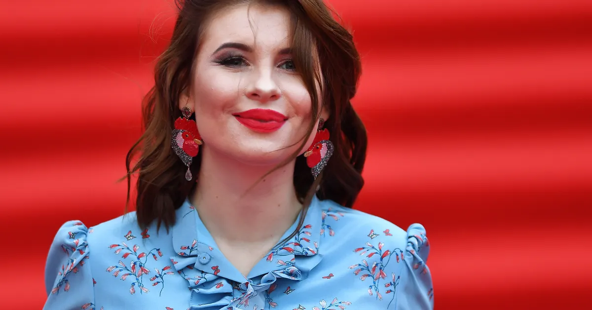 Без грамма косметики: звезда "Ералаша" Цуканова-Котт похвасталась свежим лицом L