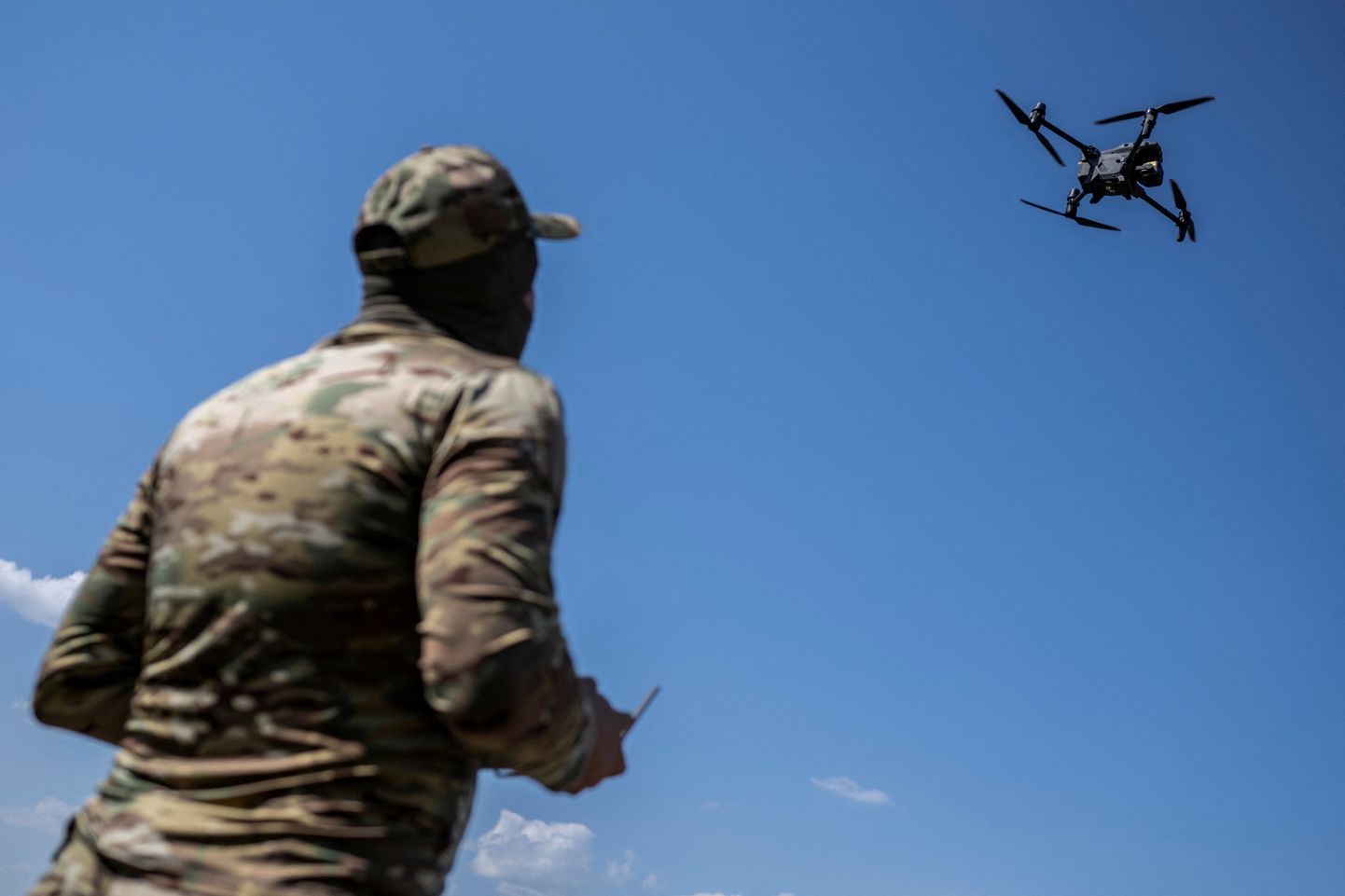 Ukrainas kareivis un drons
