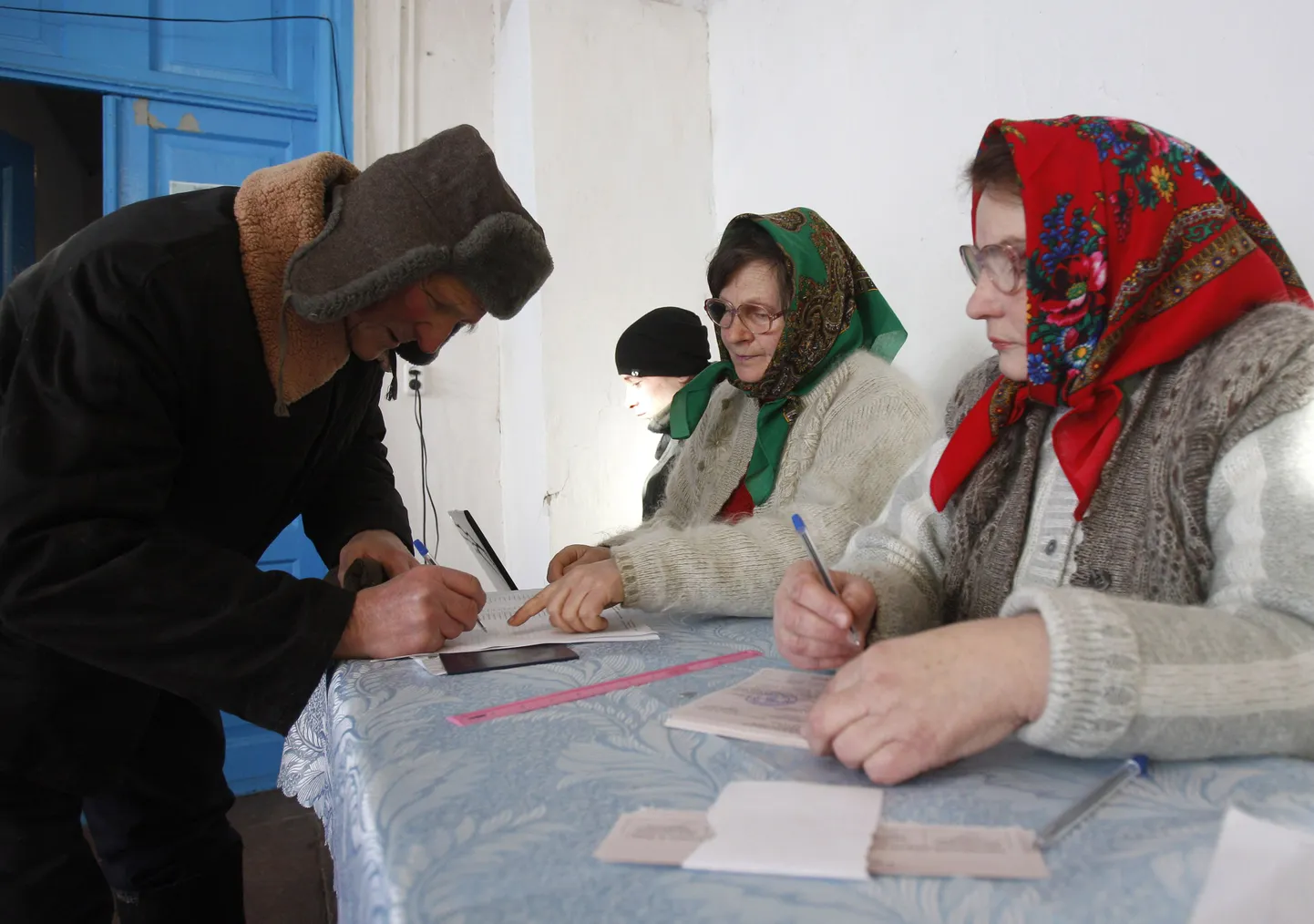 Голосование в деревне Лутава Киевской области.