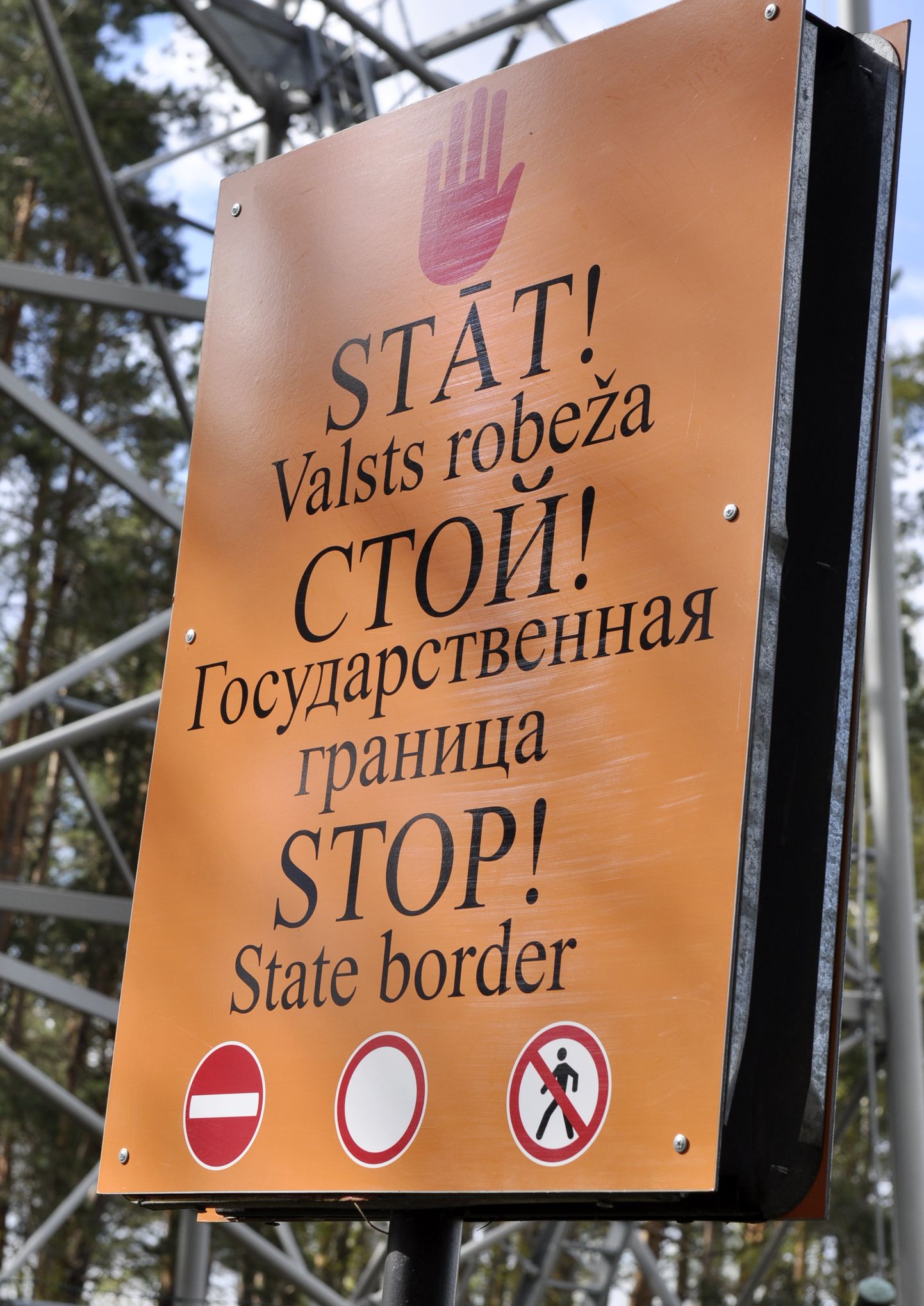 Plakat Läti piiril.