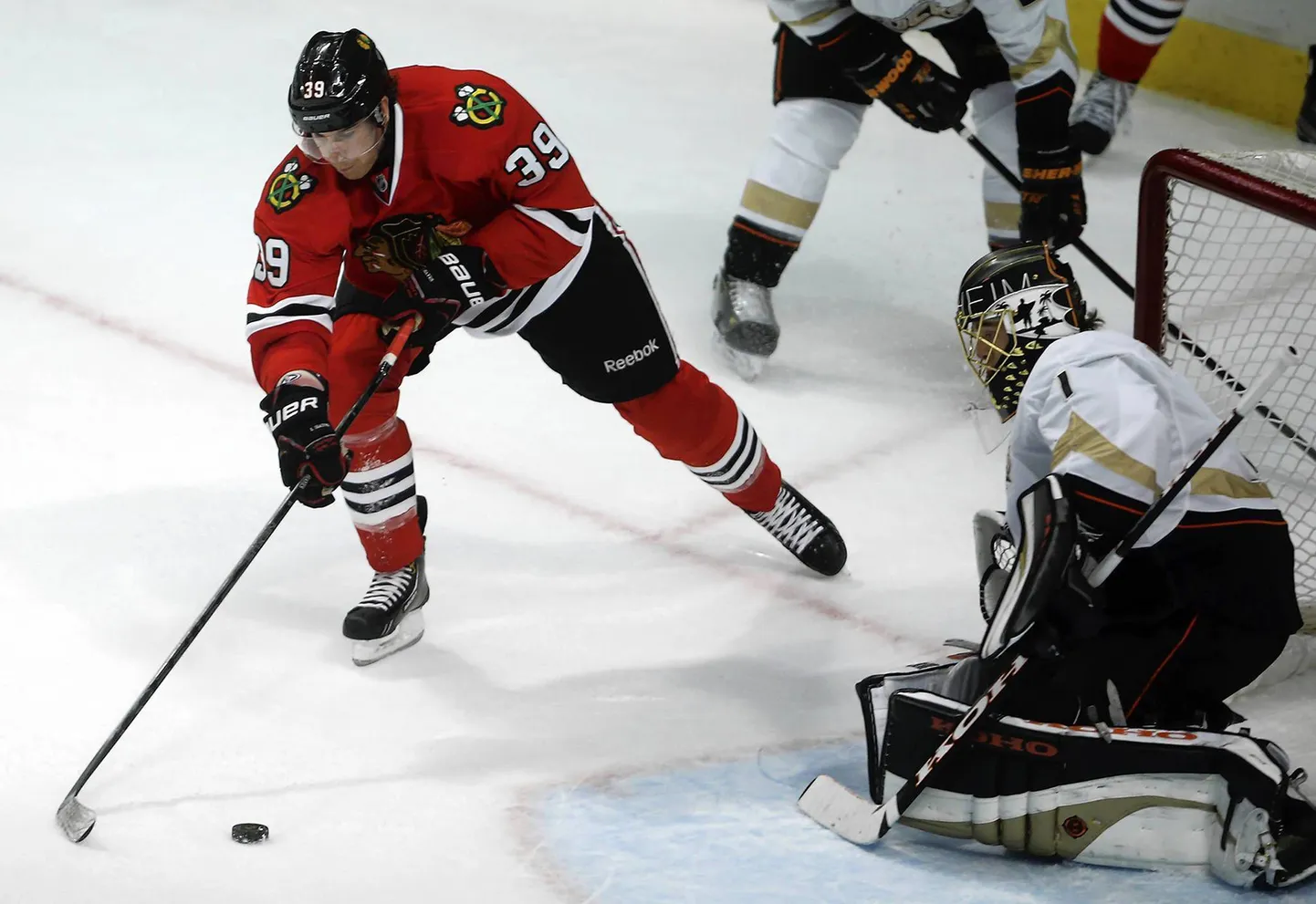 Jimmy Hayes (punases).