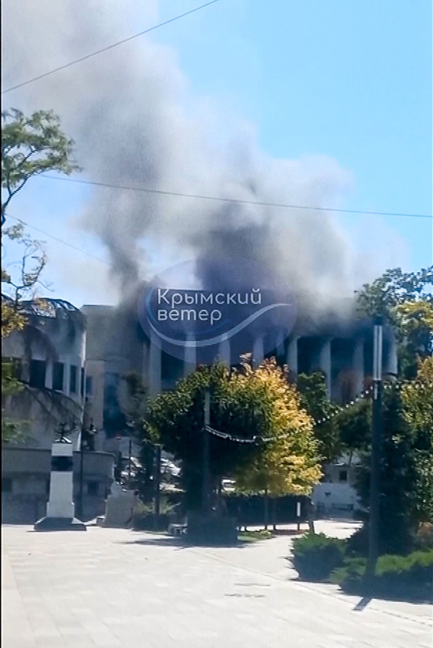 Reedel, 22. septembril filmitud video ekraanitõmmis näitab suitsu tõusmas raketitabamuse saanud Venemaa Musta mere laevastiku peakorterist Sevastopolis, okupeeritud Krimmis.