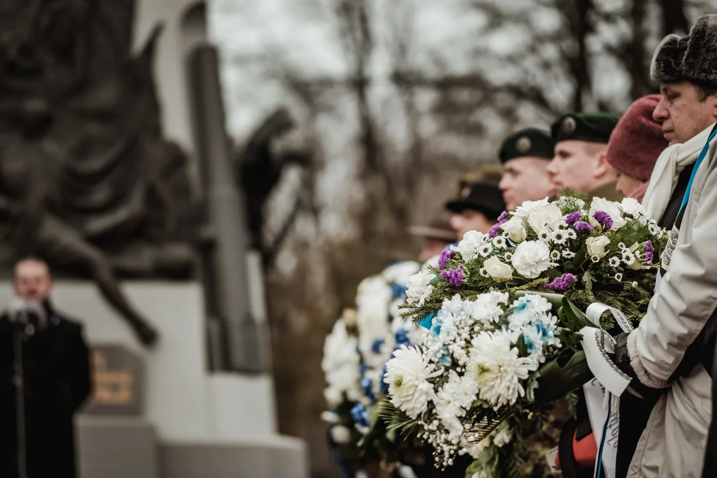 Возложение цветов к памятнику в поселке Алеви.