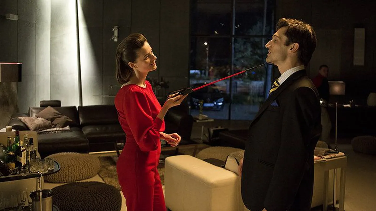 Kris (Agnieszka Grochowska) manipuleerib Angeloga (Riccardo Leonelli).