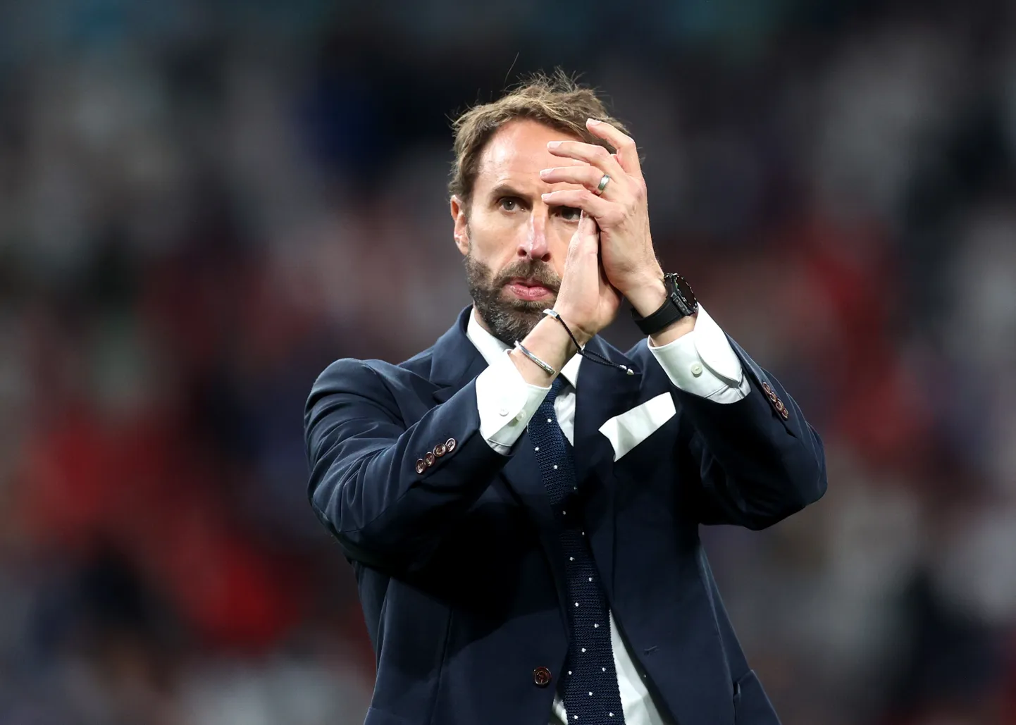 Inglise jalgpallikoondise peatreener Gareth Southgate aplodeerimas 11. juulil Wembleyl EMi finaalmängu lõppedes. Itaalia alistas Inglismaa penaltitega 3:2