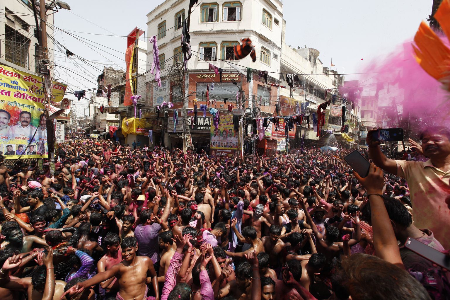 Holi festivali tähistamine Prayagrajs.
