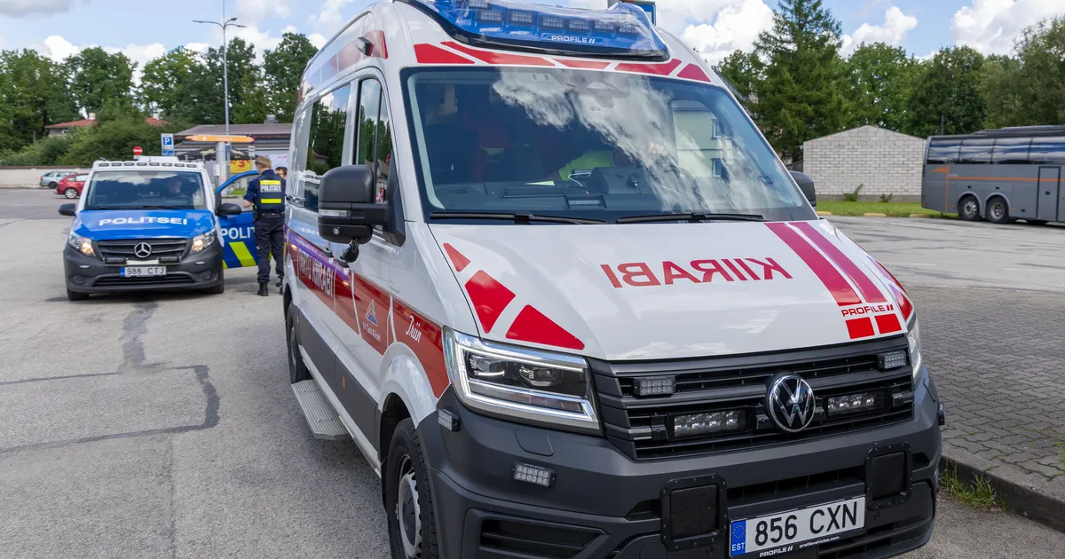 Bussi ja mootorratta kokkupõrkes said viga kaks noorukit