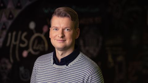 Professor Karl Kruusamäe räägib inauguratsiooniloengul robotitest