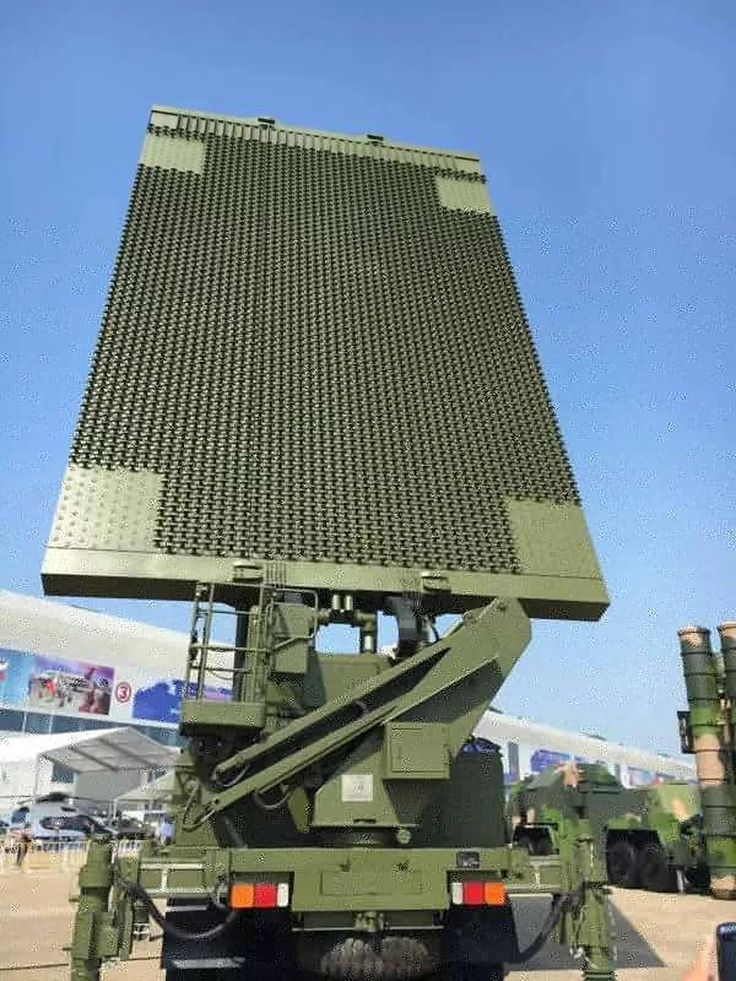 Hiina neljanda põlvkonna mitmefunktsionaalne radar SLC-7.