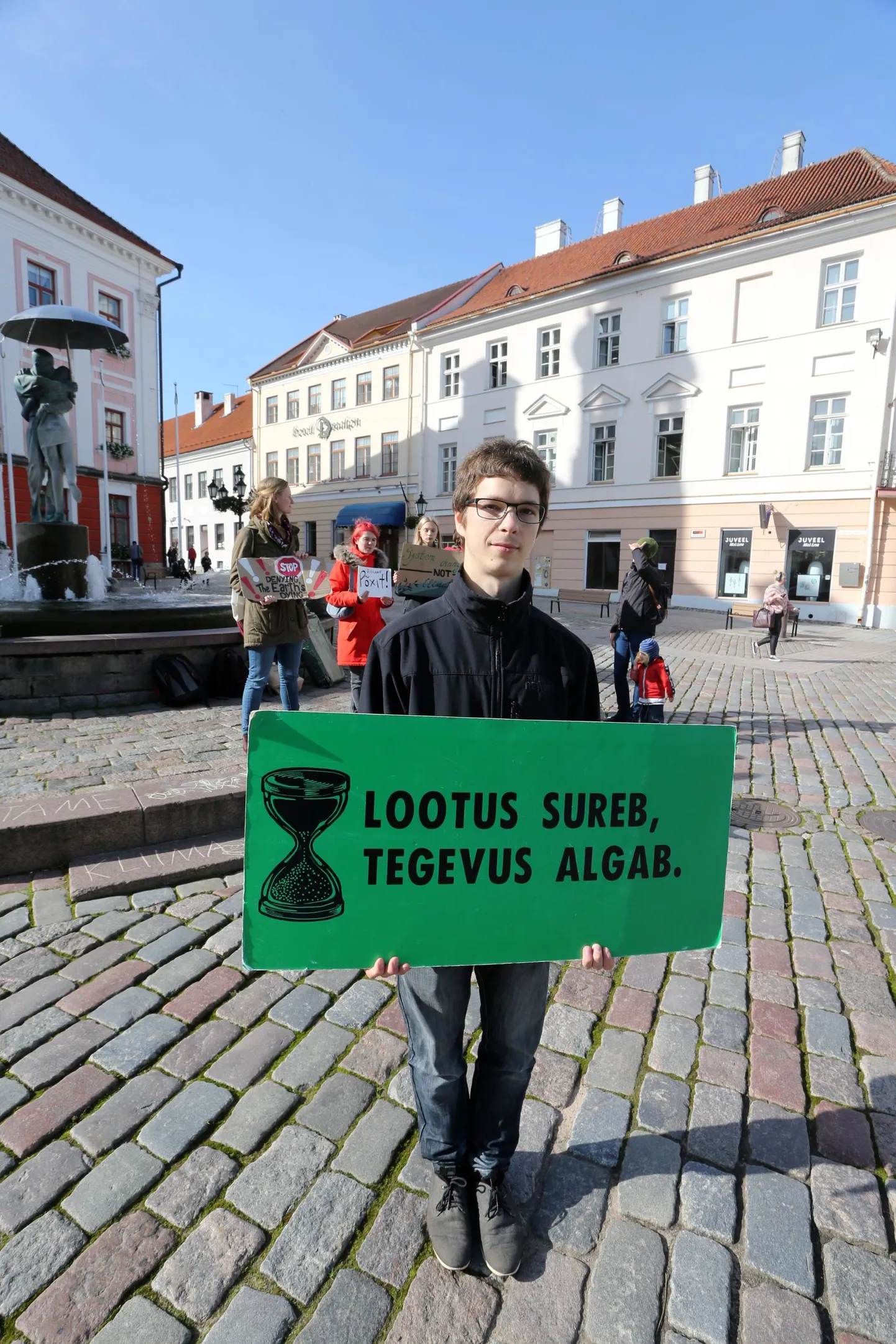 Kliimaaktivist Henri Holtsmeier loodab, et kui koroonakriisi suudeti teadlaste abiga kontrollida, siis saab seda teha ka kliimakriisiga.