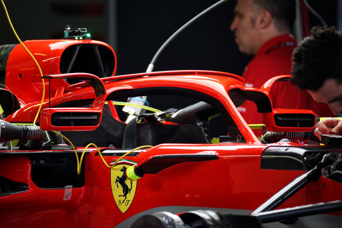 Ferrari SF71H küljepeeglid on kolinud autokere küljest halo külge.