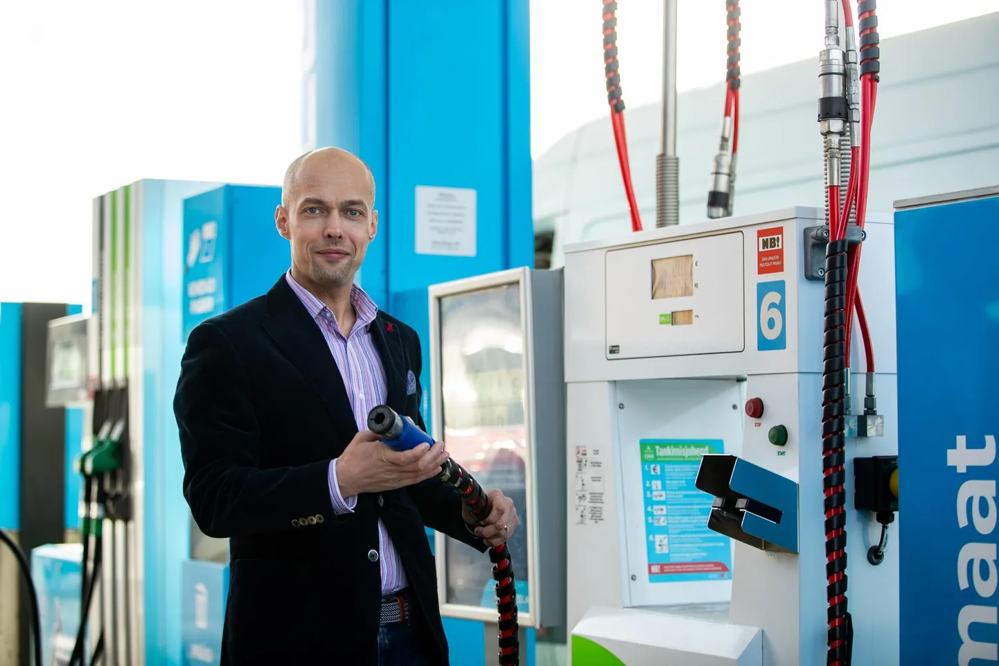Alexela juht Alan Vaht kinnitab, et midagi on vaja teha, sest Euroopas emiteerib transpordisektor 27 protsenti kogu CO2 heitest ja seda on liiga palju.