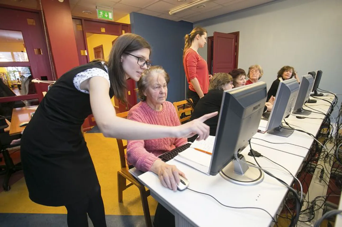Need 80ndates prouad ja 
härra teavad, et biblioteegis pole tänapäeval enam ainult lugemisvara, vaid seal saab omandada ka arvutitarkusi.