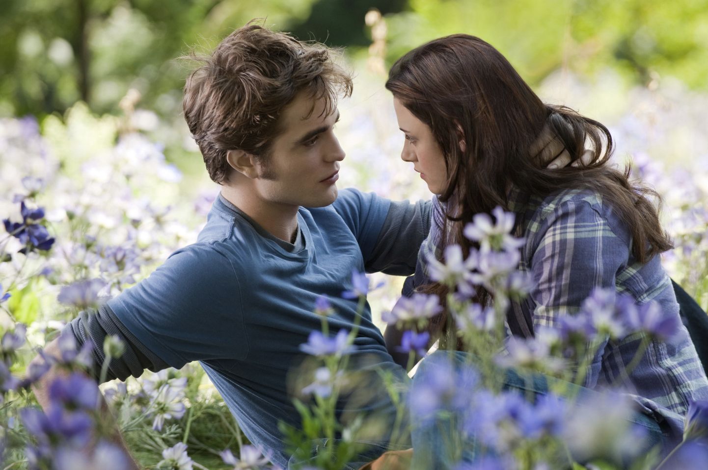 James Pattinson ja Kristen Stewart filmis "The Twilight Saga: Eclipse."