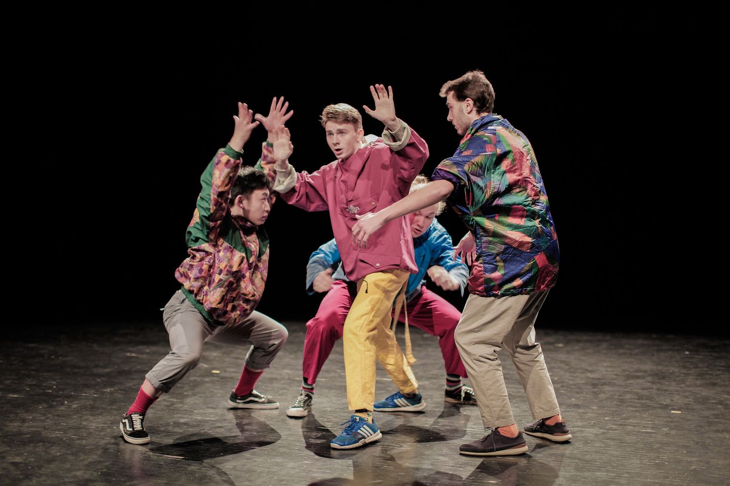 Läti kultuuriakadeemia esimese kursuse tudengid tantsuetendusega "Here". Pilt on tehtud 2019. aastal 17. tudengite teatripäevadel.