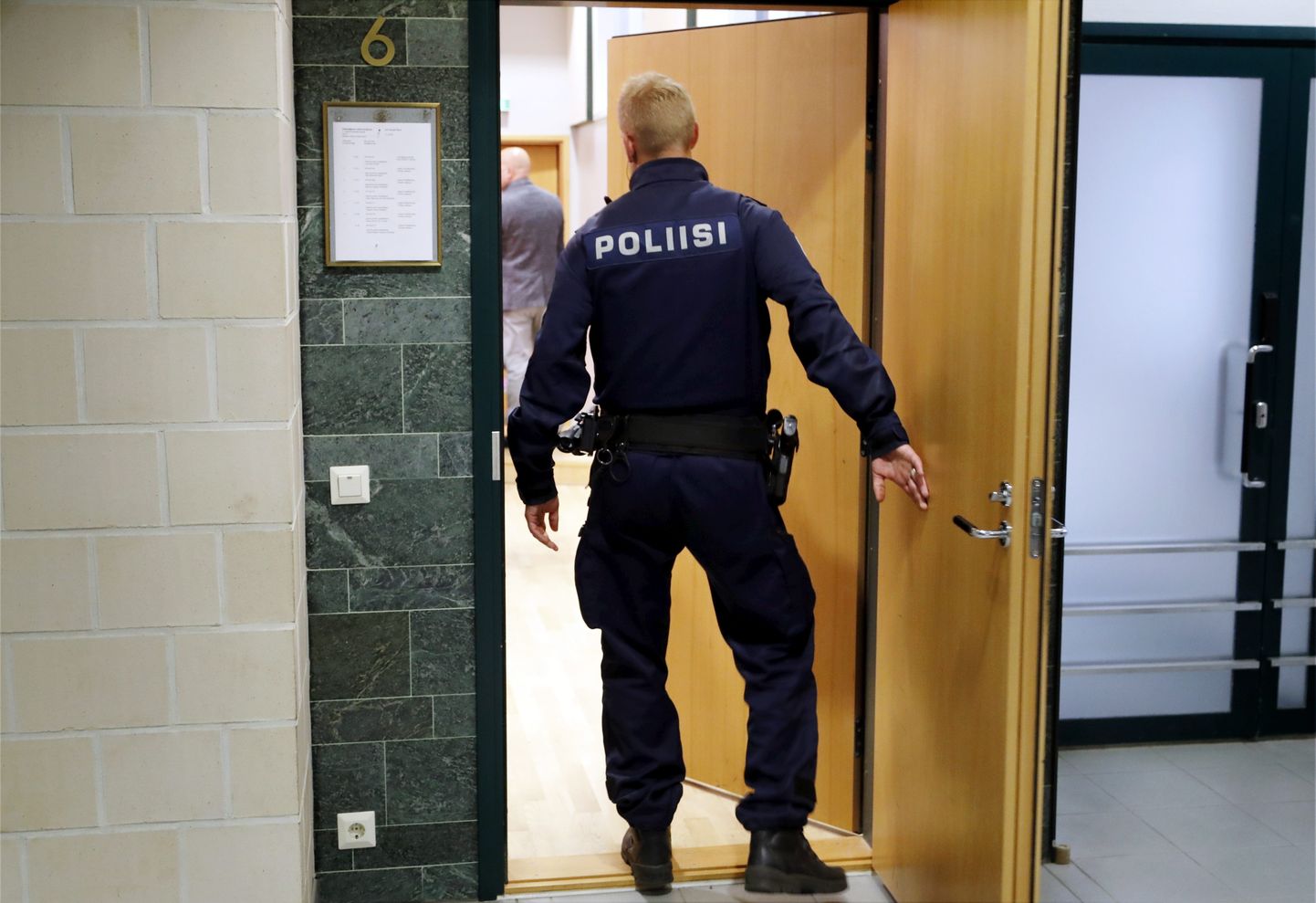 Politseinik Tamperes Pirkanmaa kohtus.