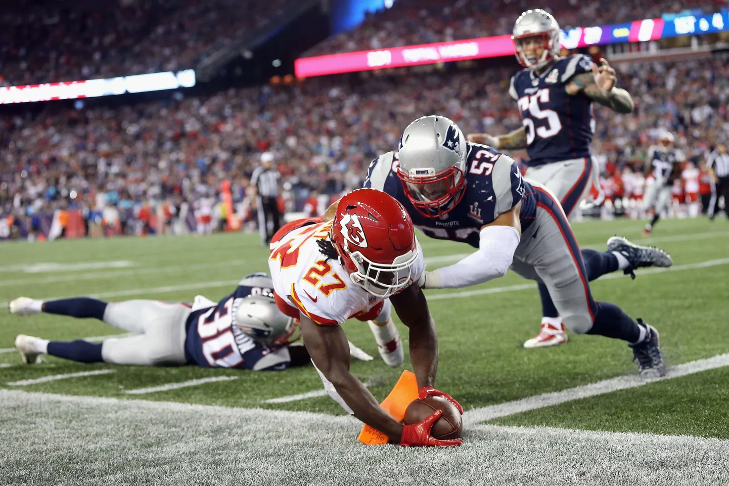 Kareem Hunt (nr 27) sai hooaja avamängus kirja kolm touchdowni.