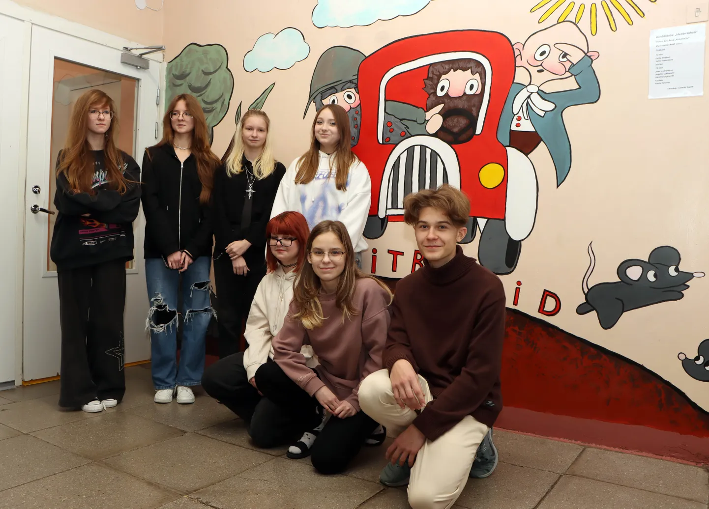 Tammiku põhikooli 7. ja 9. klasside õpilased joonistasid Naksitralle pärast tunde mitu kuud.