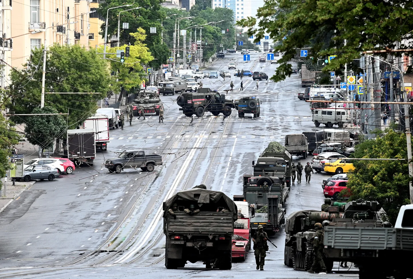 "Vāgneriešu" militārā tehnika Rostovā pie Donas 24. jūnijā
