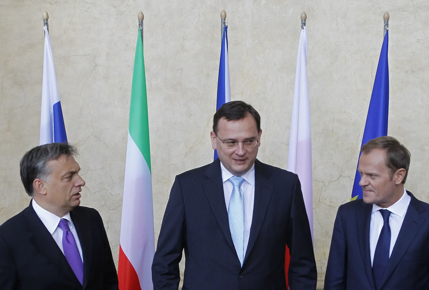 Tšehhi peaminister Petr Necas (keskel), Ungari peaminister Viktor Orban (vasakul) ja Poola peaminister Donald Tusk.