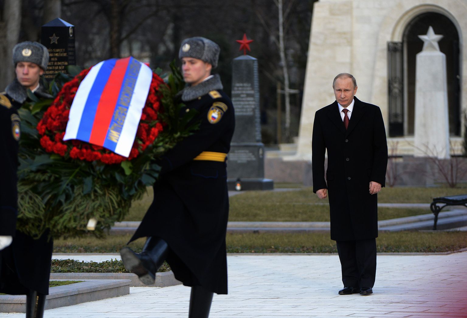 Vladimir Putin viis Budapestis asuvale kalmistule pärja Teises maailmasõjas hukkunud punaarmeelastele.