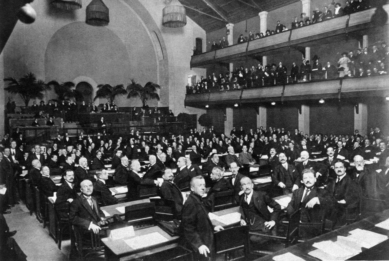 Rahvasteliidu esimene istung 1920. aastal.