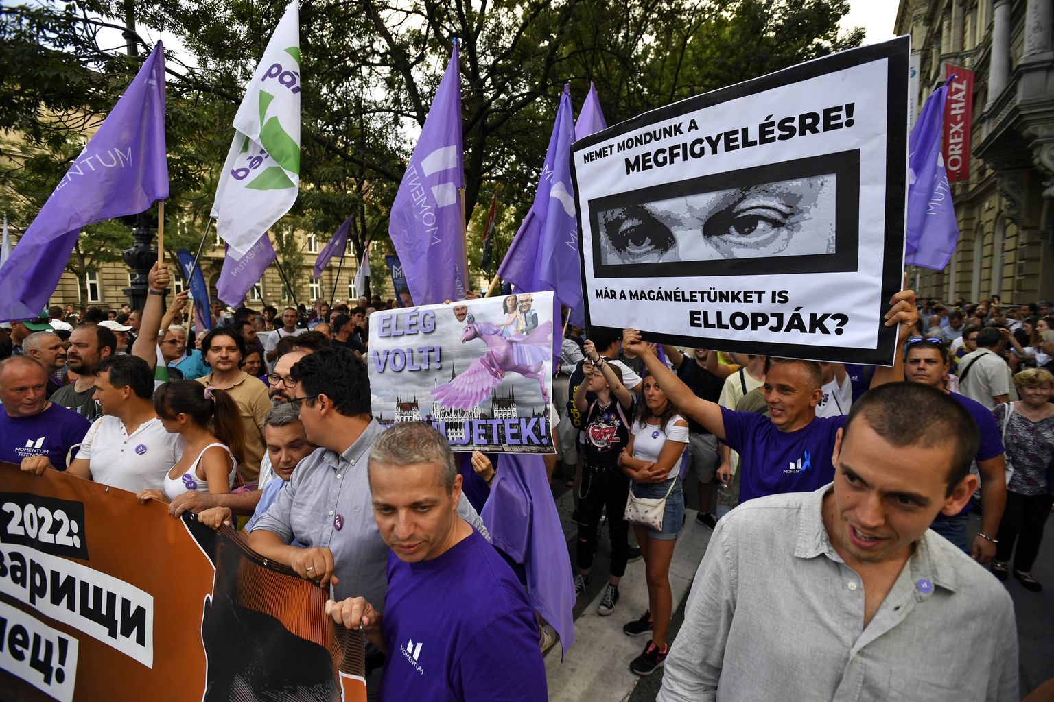 Ungarlased avaldamas valitsusele protesti seoses nuhkvara Pegasus kasutamisega. Foto on illustratiivne.