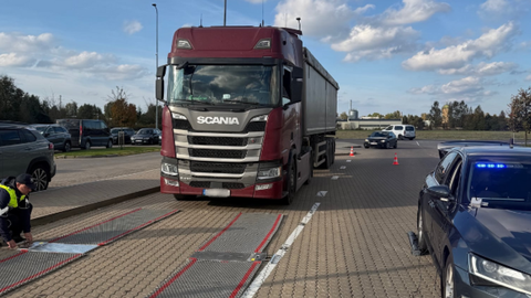 Fiksē transportlīdzekli, kura kopējā faktiskā masa pārsniegta par vairāk nekā 16 tonnām