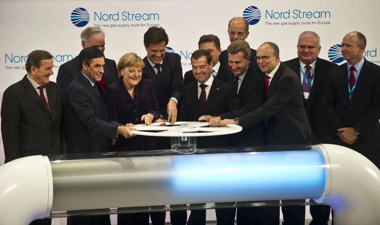 Nord Streami avamine täna Lubminis: (vasakult) endine Saksa kantsler Gerhard Schröder, Prantsuse peaminister François Fillon, Saksa kantsler Angela Merkel, Hollandi peaminister Mark Rutte, Vene president Dmitri Medvedev, Euroopa Komisjoni energiavolinik Günther Oettinger ja Mecklenburg-Vorpommerni liidumaa juht Erwin Sellering.