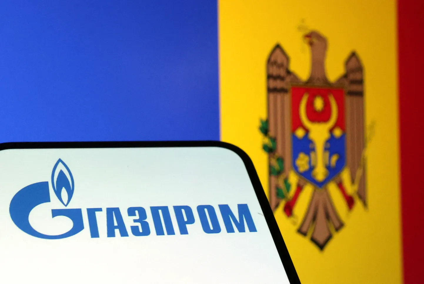 Moldova lipp ja Vene riikliku gaasifirma Gazprom logo.