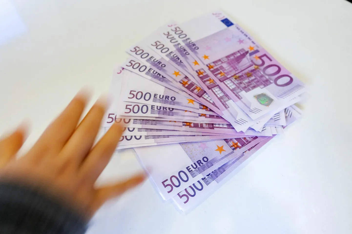 Tapa mees jäi suurest summast ilma. Pilt on illustreeriv.