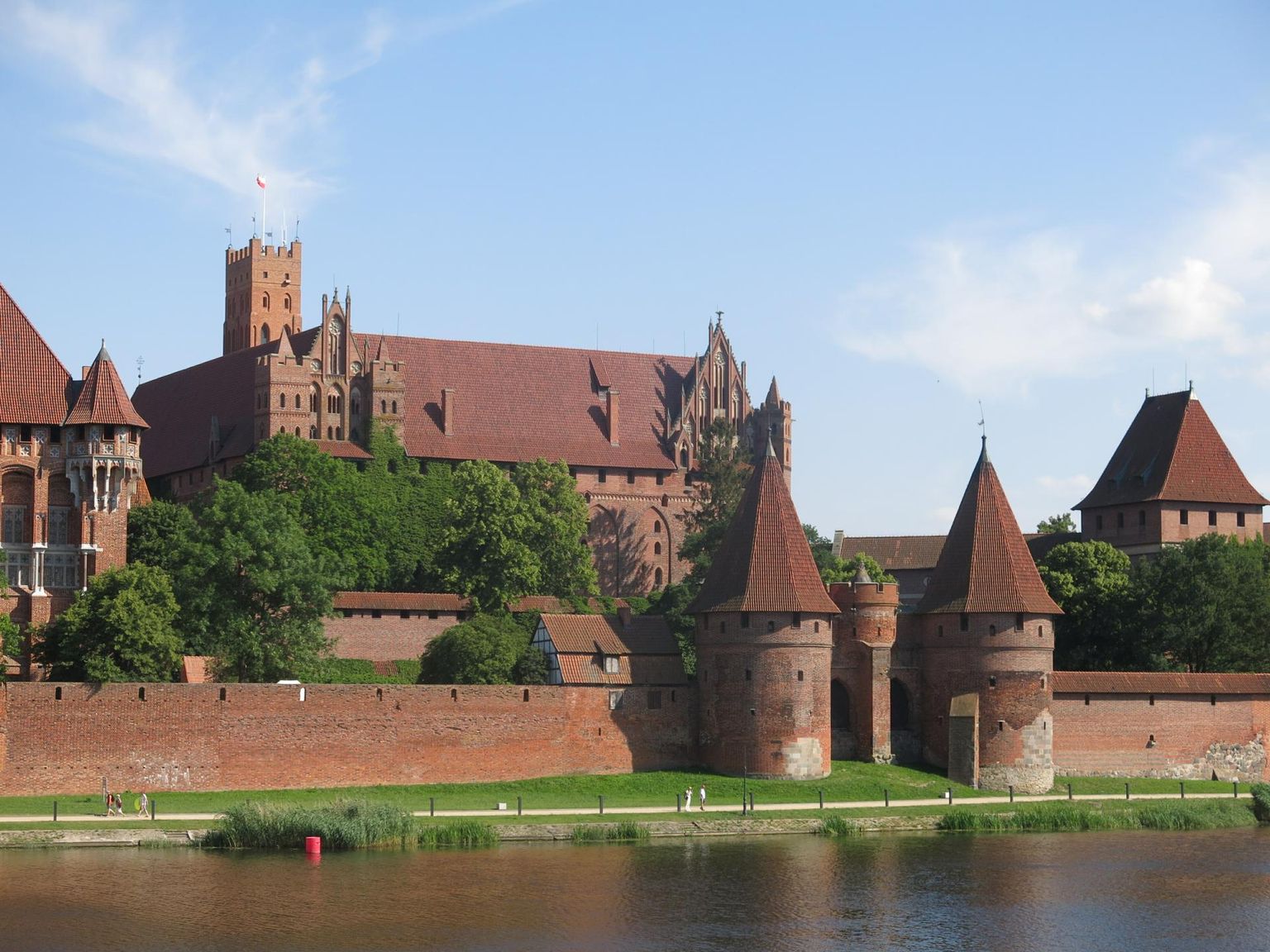Maailma suurim tellistest linnus ehk Malborki loss sai 14. sajandil Saksa ordu keskuseks. 