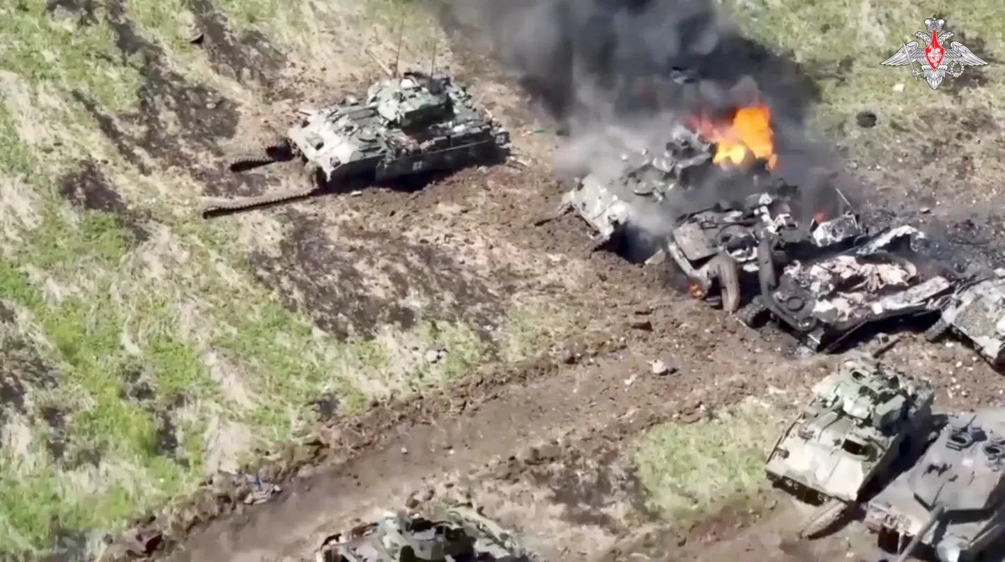 Российские кадры горящей украинской бронетехники.