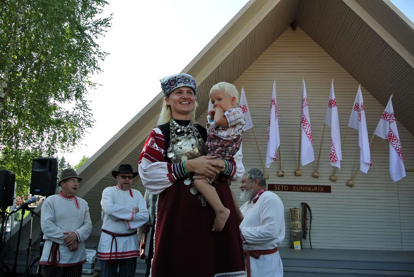 Praegune ülemsootska Annela
Laaneots lapsega.