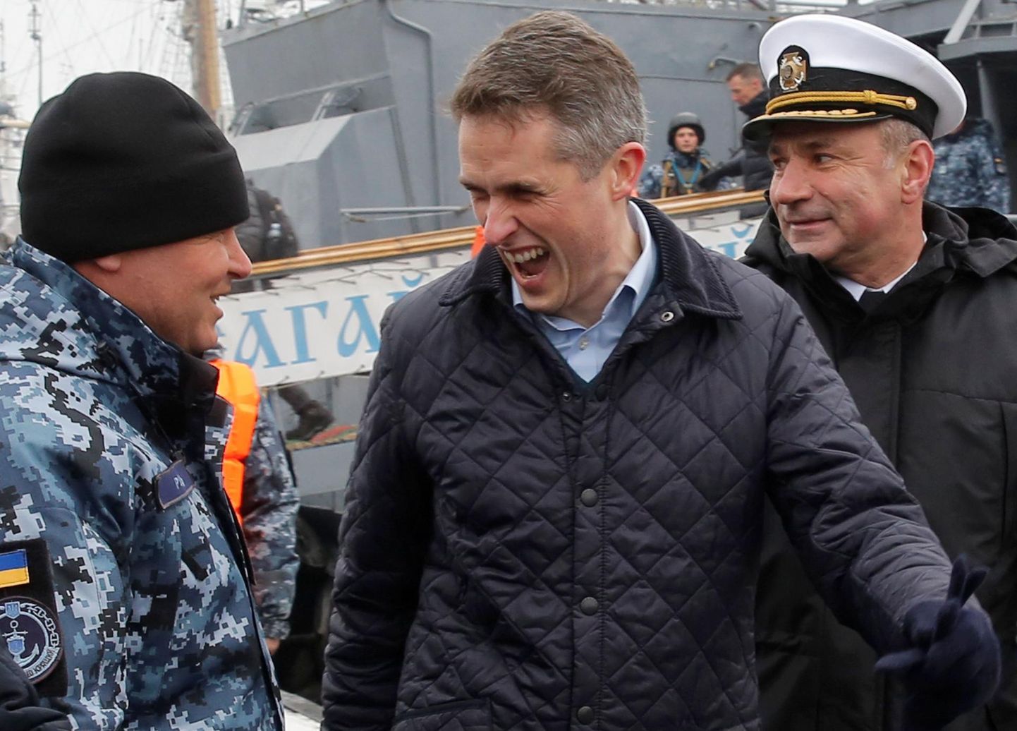 Möödunud aasta lõpus Odessas mereväelastega kohtunud Briti kaitseminister Gavin Williamson kutsus ungarlaste vetot trotsides homme hommikuks kokku NATO hommikusöögi Ukraina kolleegiga. 