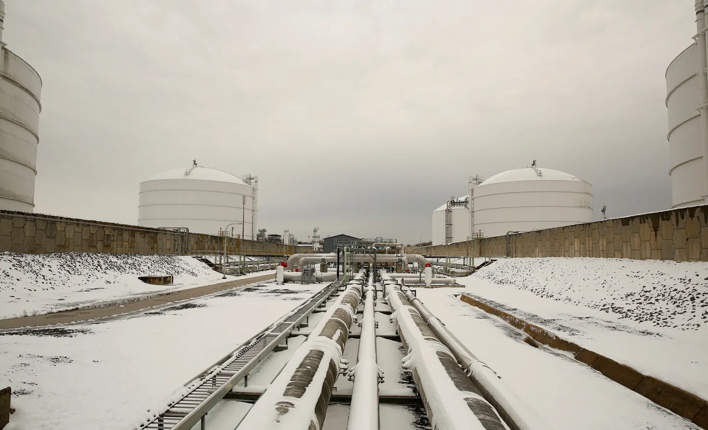Lumised LNG-hoidlad Lusby terminalis Marylandi osariigis 18. märtsil 2014.