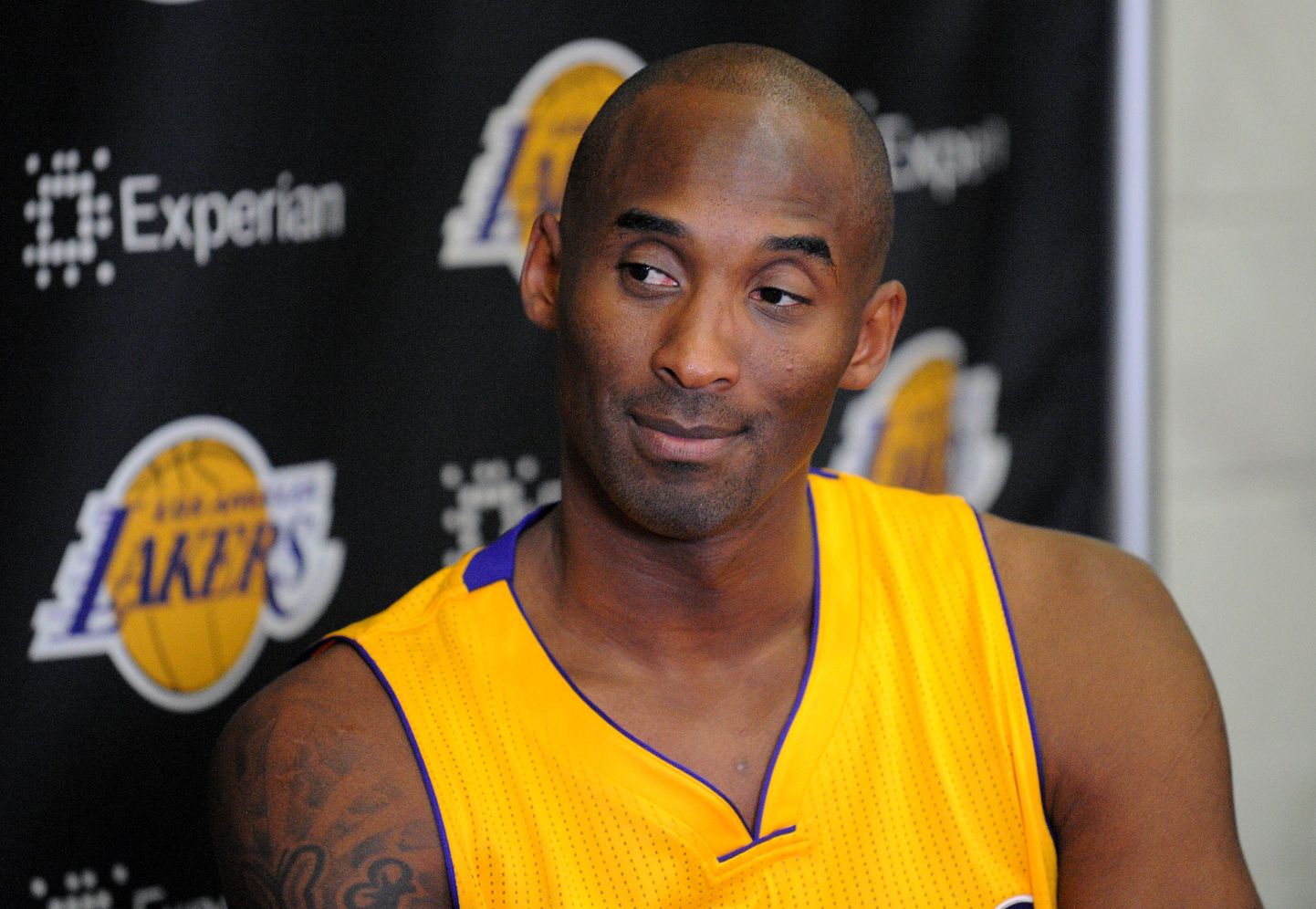Kobe Bryant oli sunnitud kohtumise Philadelphia 76ersiga vahele jätma, kuid Los Angeles Lakers võitis sellest hoolimata.