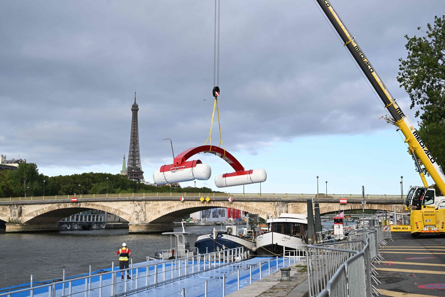 Kui vesi oli liiga reostunud, ehitati Seine'i jõe äärde ajutine võistluspaik