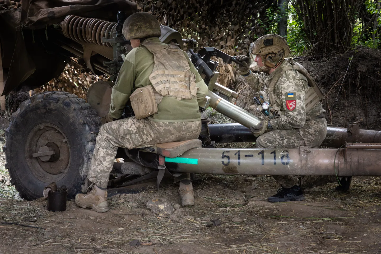 Ukraina 79. dessantbrigaadi suurtükipatarei Marjinka all. Vastusuurtükiväetule efektiivsus sõltub suuresti raadioluurajate tööst.