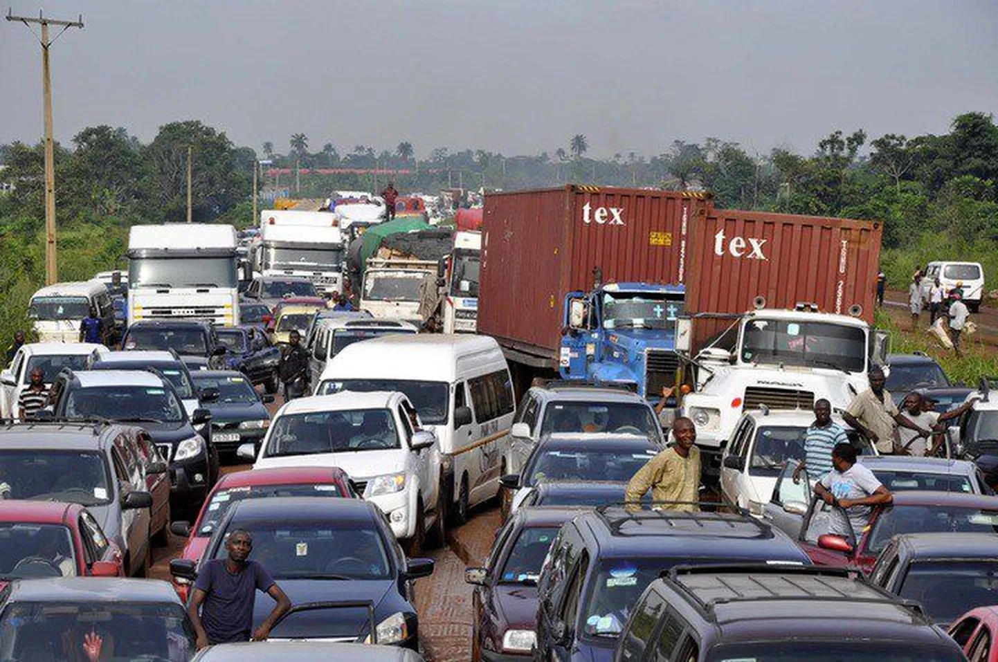 Ummik Lagos-Ibadani maanteel.