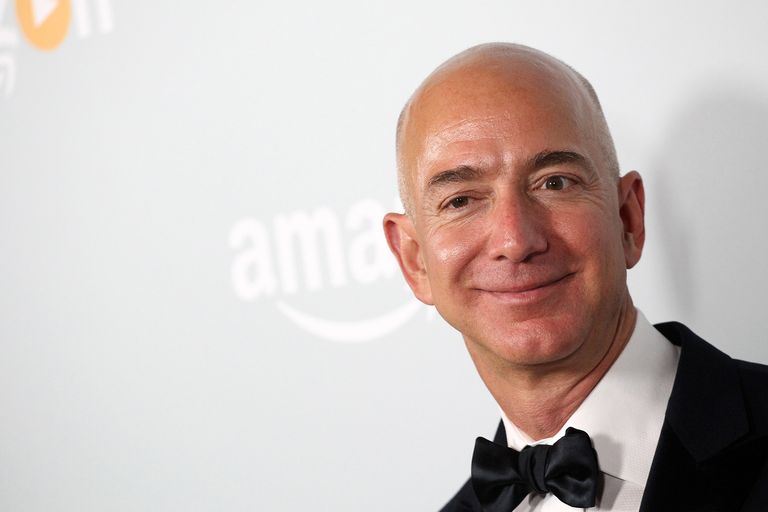 Jeff Bezos 2016 Emmy auhindade jagamisel Los Angeleses