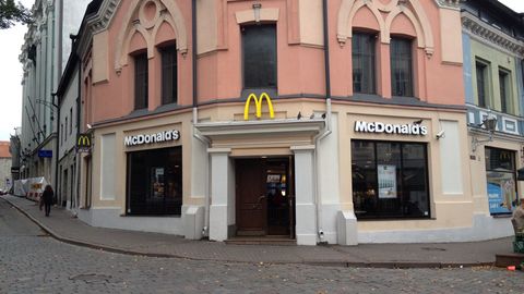 Владелец здания жалуется на грязь в таллиннском McDonald's 