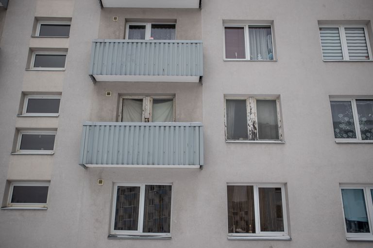 Окна квартиры говорят о многом.