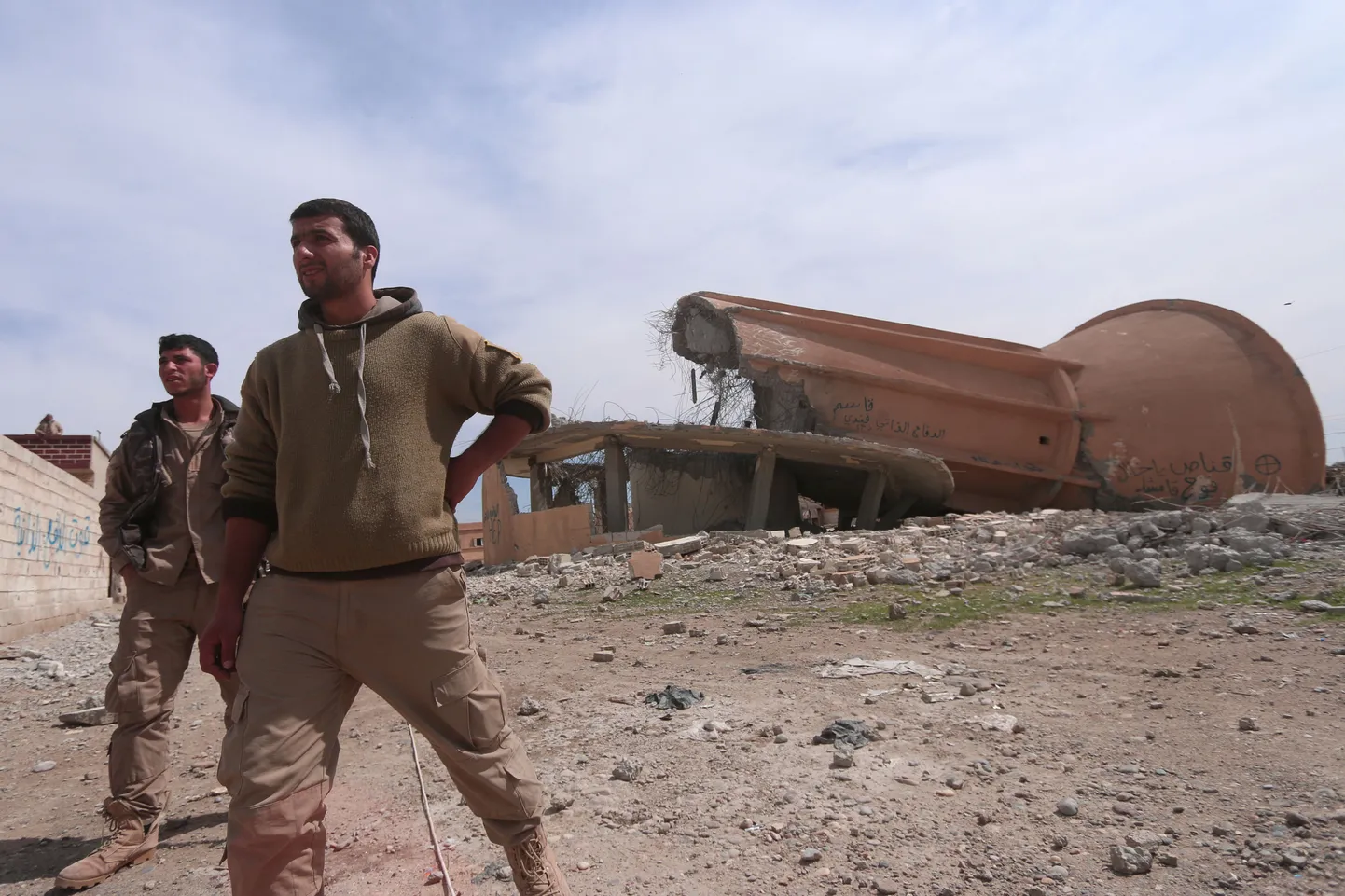 Süüria võitlejad Raqqa lähedal.