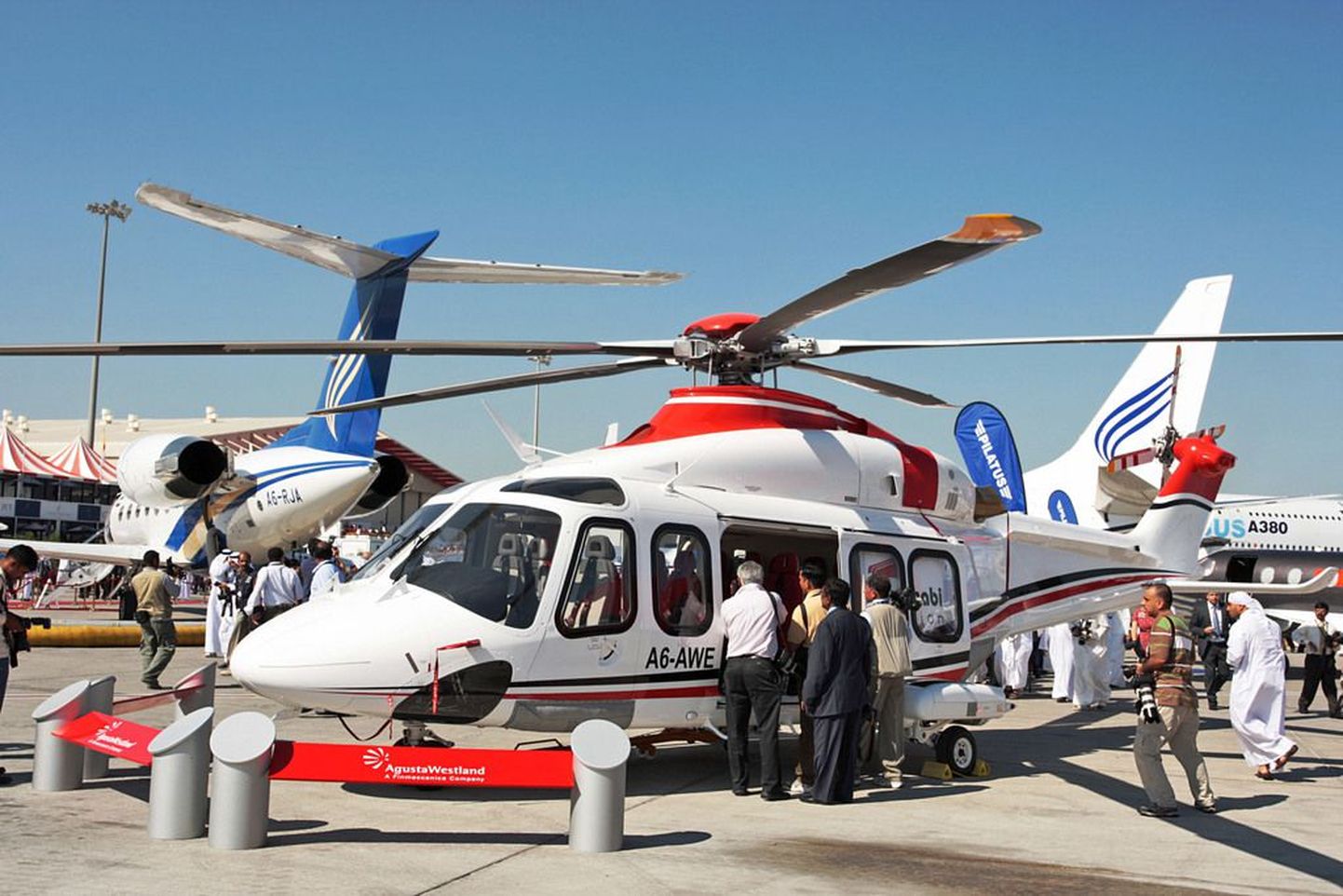Agusta Westland AW139 helikopter Dubai lennundusnäitusel.