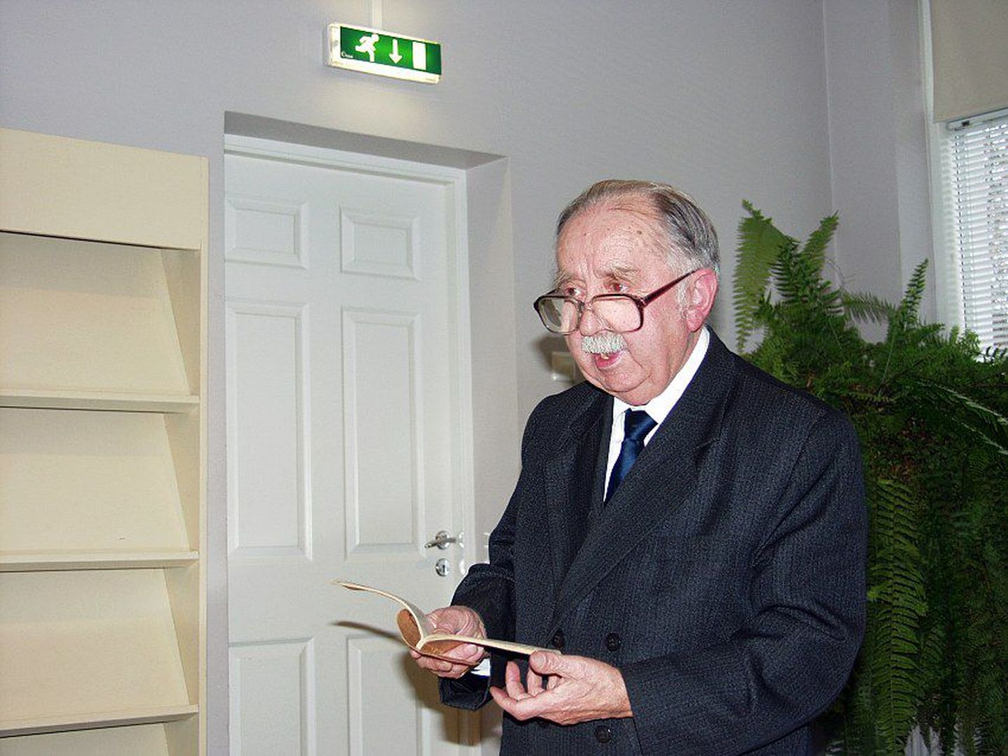 Endine ehitusjuht Juhan-Ivan Manninen oma raamatu “Saatuse määratud” esitlusel Valga keskraamatukogus.