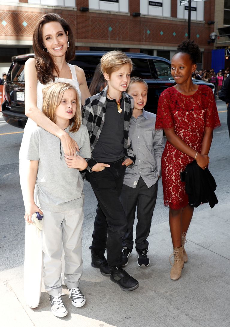 Angelina Jolie koos oma kuuest lapsest neljaga: Vivienne, Shiloh, Knox ja Zahara