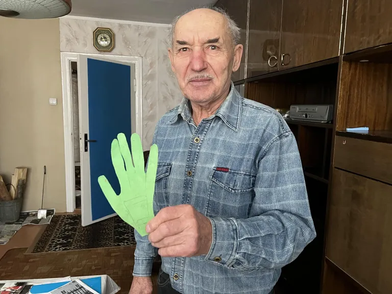 Когда-то по этому трафарету была изготовлена рука куклы.