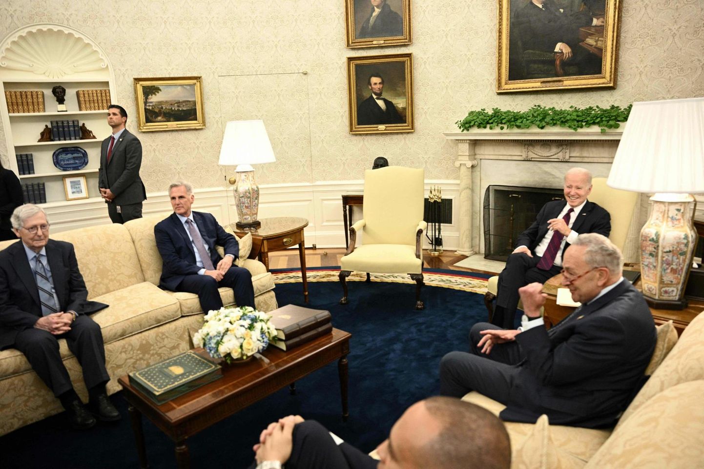 Ameerika Ühendriikide president Joe Biden 9. mail kohtumas võlapiiri teemal Kongressi demokraatide ja vabariiklaste juhtidega.